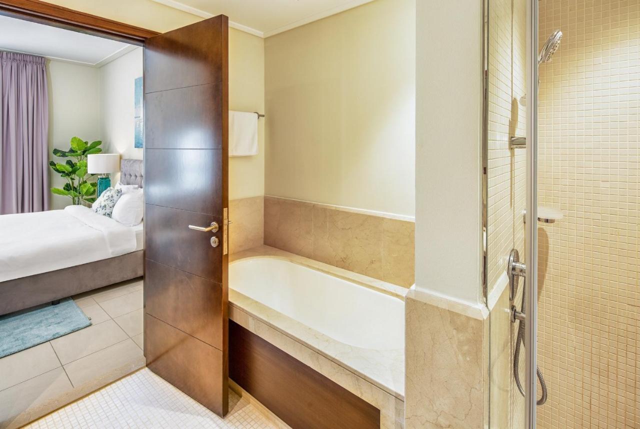 Nasma Luxury Stays - Fantastic Burj Khalifa View From This Fancy Condo Дубай Экстерьер фото